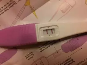 Teste de gravidez positivo: o que fazer?