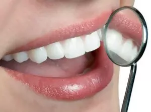 Как сохранить белизну зубов? Несколько способов.